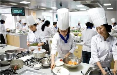 成都信息工程大學(xué)銀杏酒店管理學(xué)院 以餐飲管理為核心，成就學(xué)生，服務(wù)社會(huì)